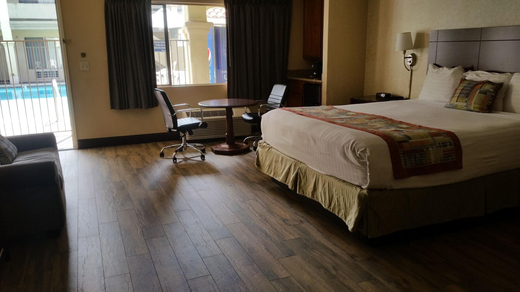 Travelodge By Wyndham Costa Mesa Newport Beach Hacienda Экстерьер фото