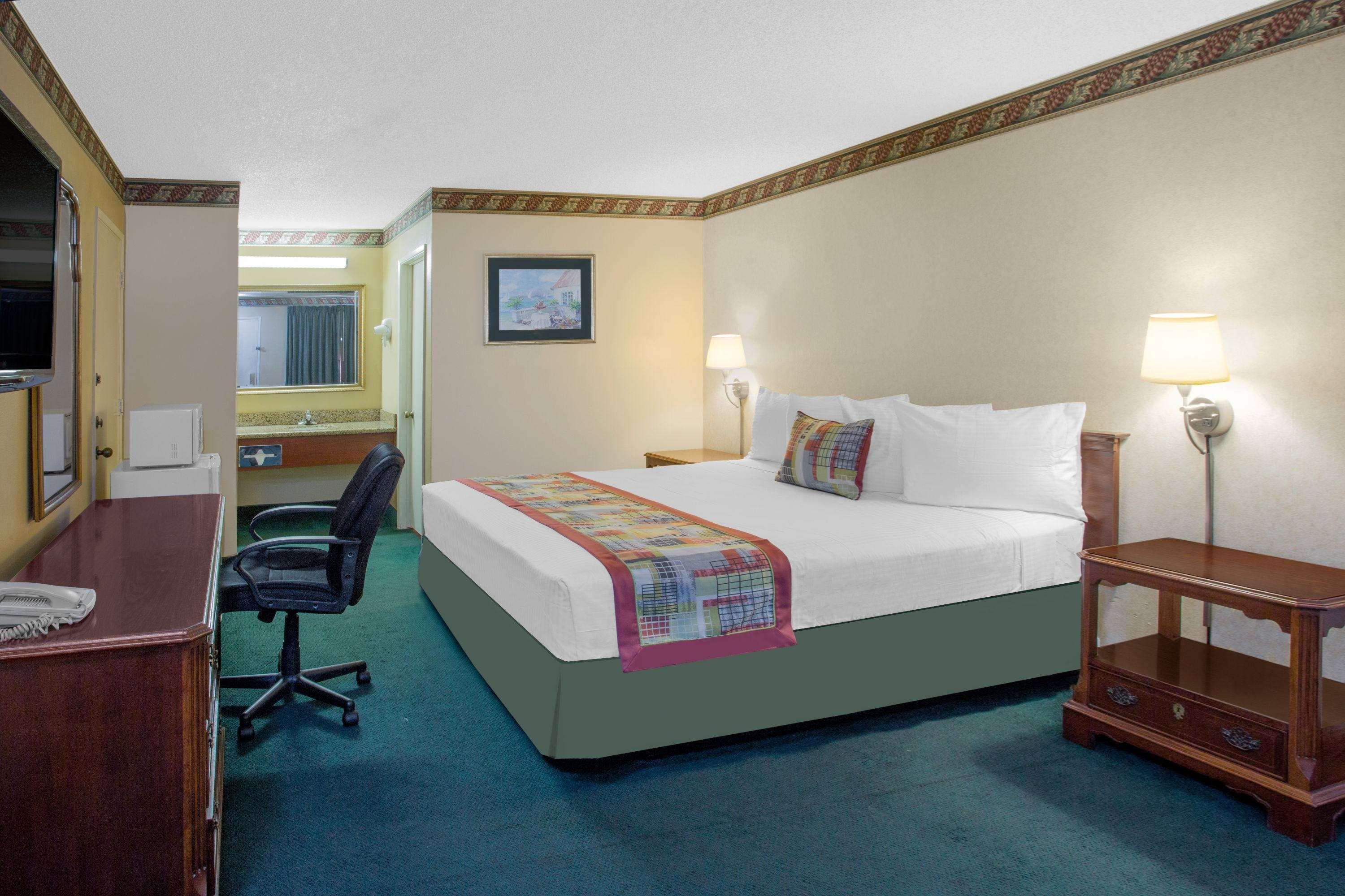 Travelodge By Wyndham Costa Mesa Newport Beach Hacienda Экстерьер фото