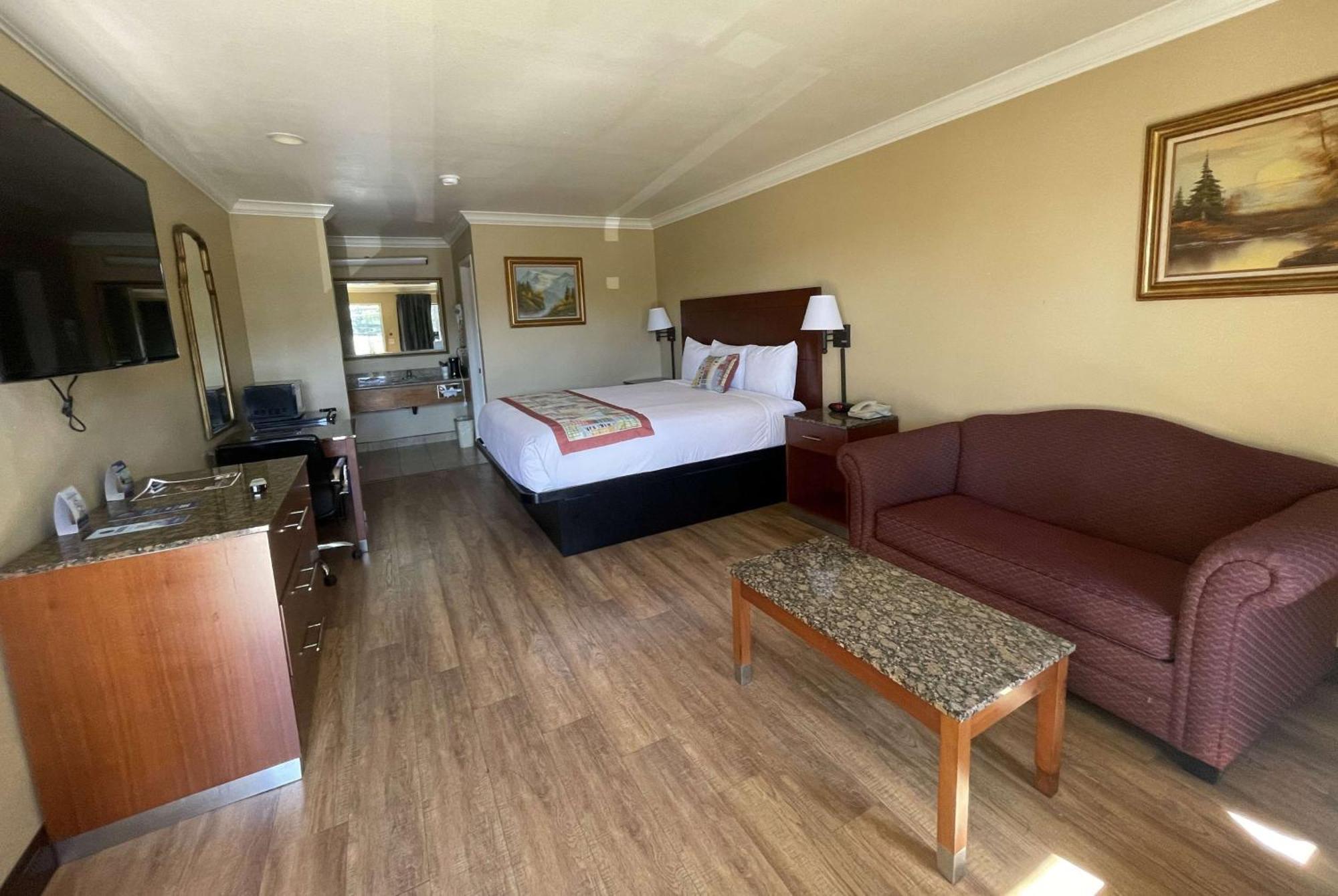 Travelodge By Wyndham Costa Mesa Newport Beach Hacienda Экстерьер фото