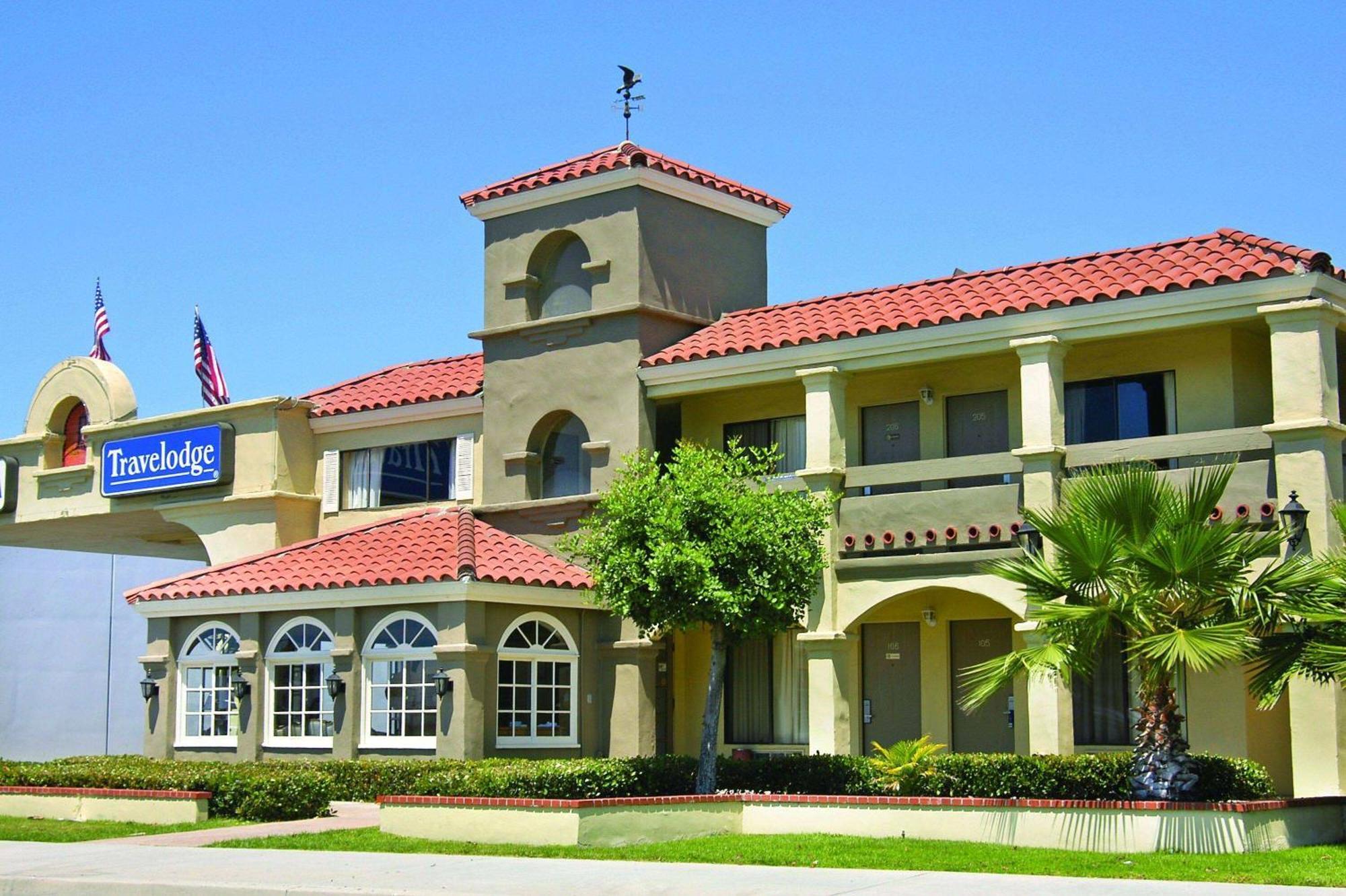 Travelodge By Wyndham Costa Mesa Newport Beach Hacienda Экстерьер фото