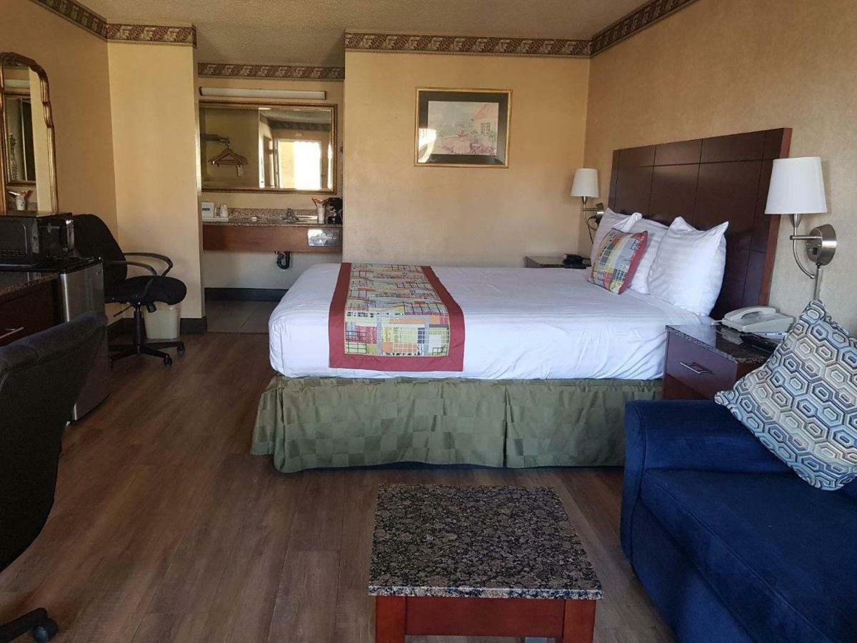 Travelodge By Wyndham Costa Mesa Newport Beach Hacienda Экстерьер фото